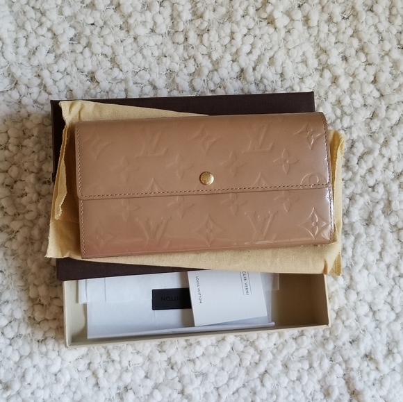 Louis Vuitton Wallet - Picture 1 of 14